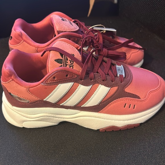 New adidas sneakers size 6 youth - new in box - Picture 2 of 6